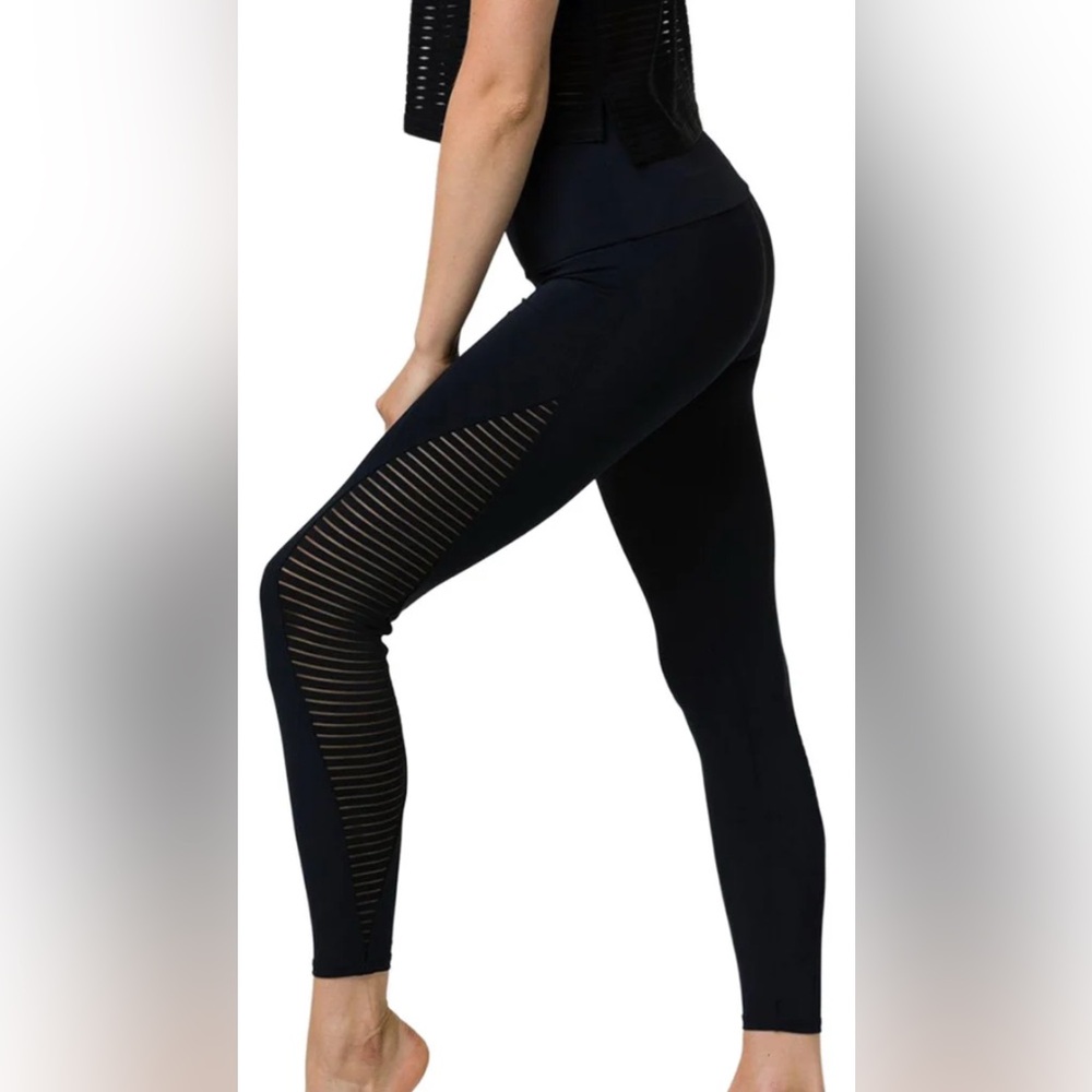 Onzie yoga leggings